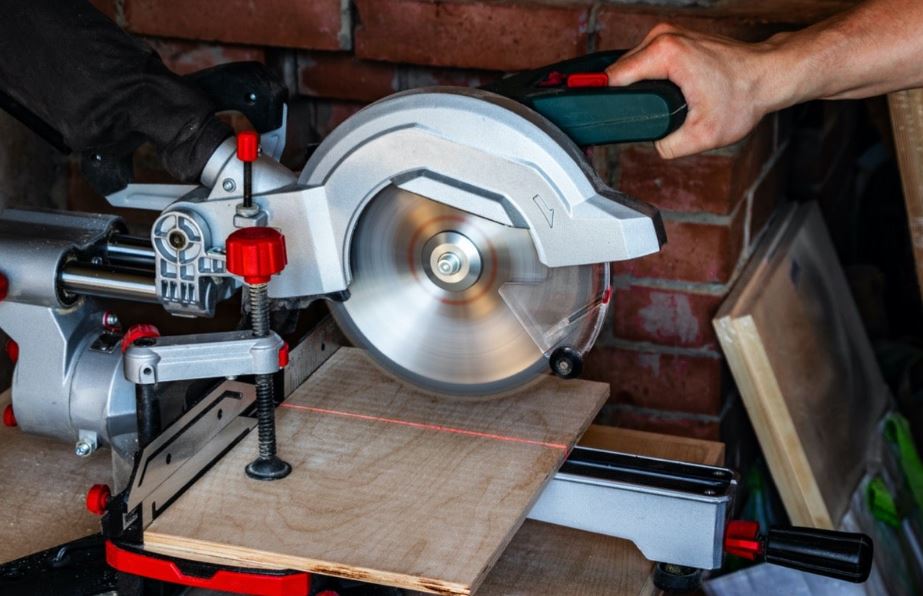 MITER SAW VS TABLE SAW – THE DIFFERENCE